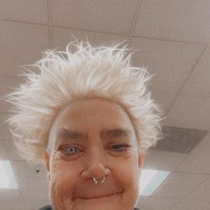 Meet your Posher, Lorie